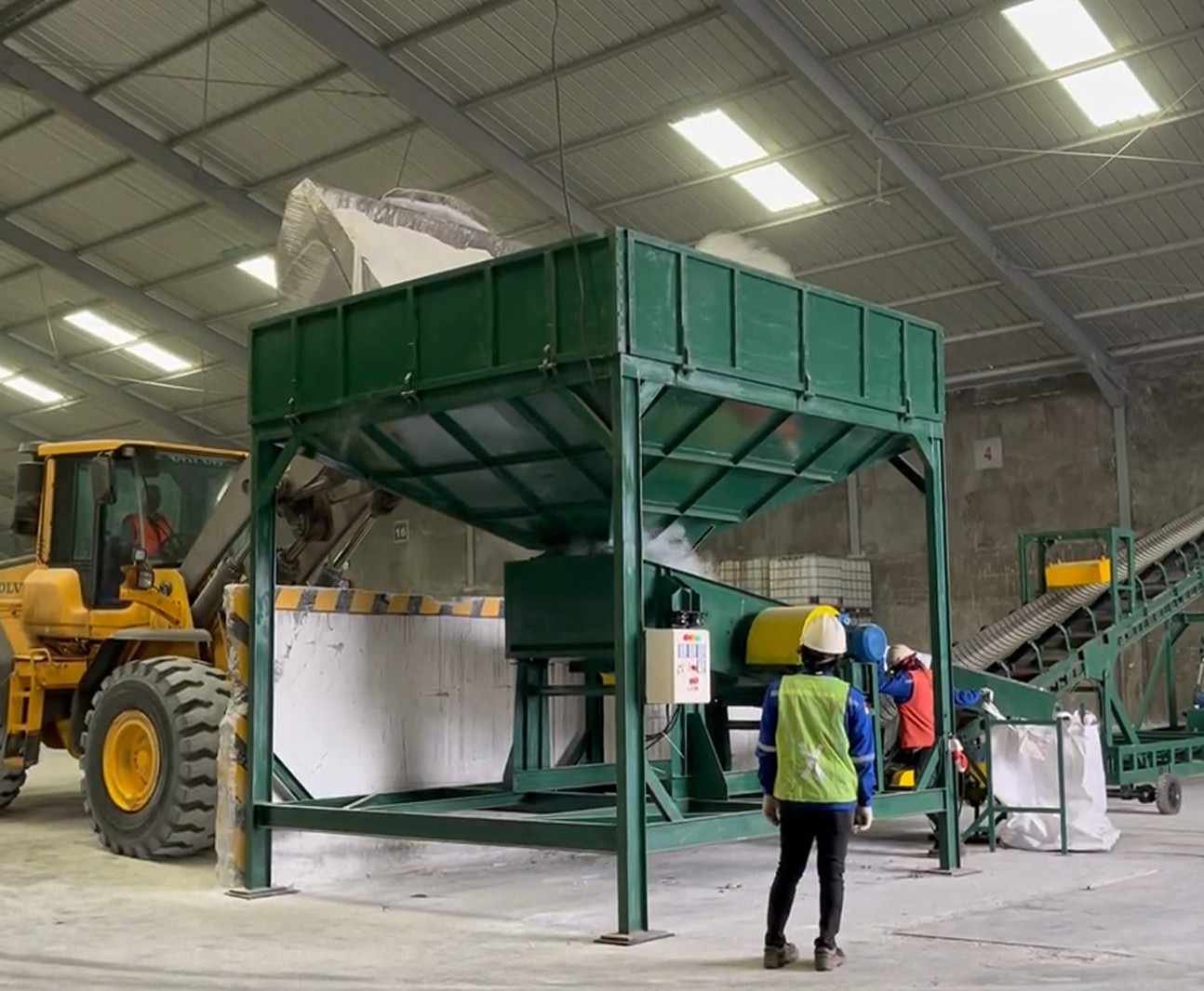 Mesin-Hopper-Pertambangan-
